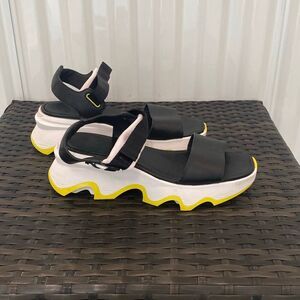 Sorel kinetic impact sandals, women’s size 9